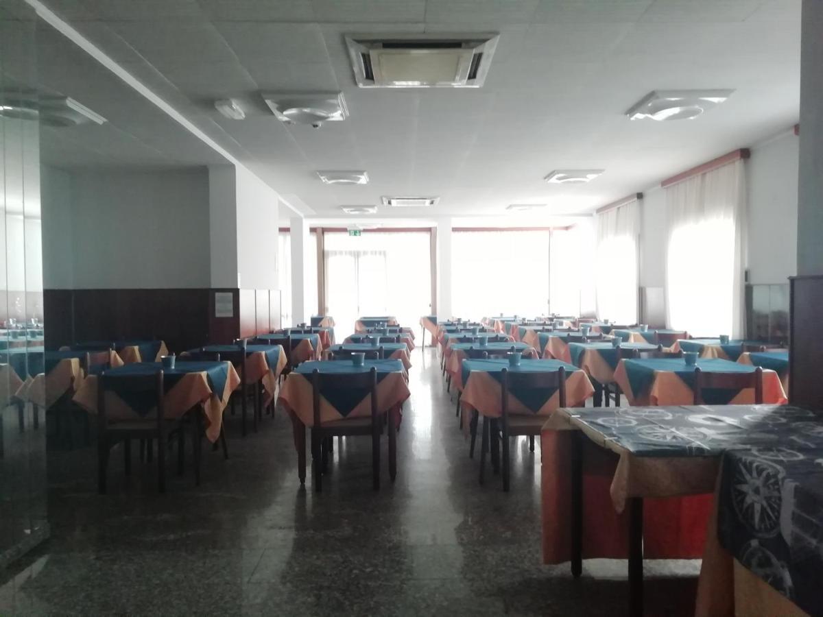 Hotel Mediterraneo 里米尼 外观 照片