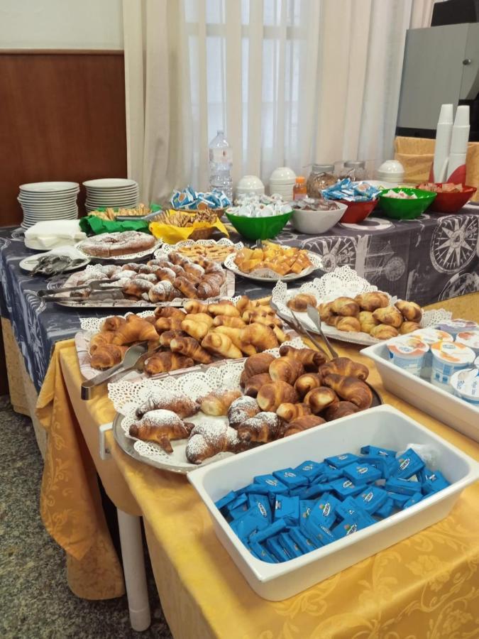 Hotel Mediterraneo 里米尼 外观 照片