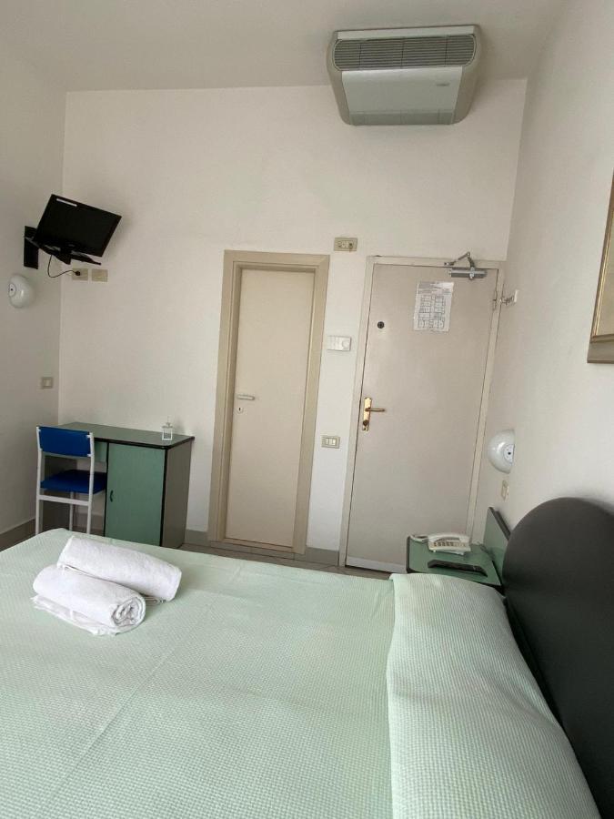 Hotel Mediterraneo 里米尼 外观 照片